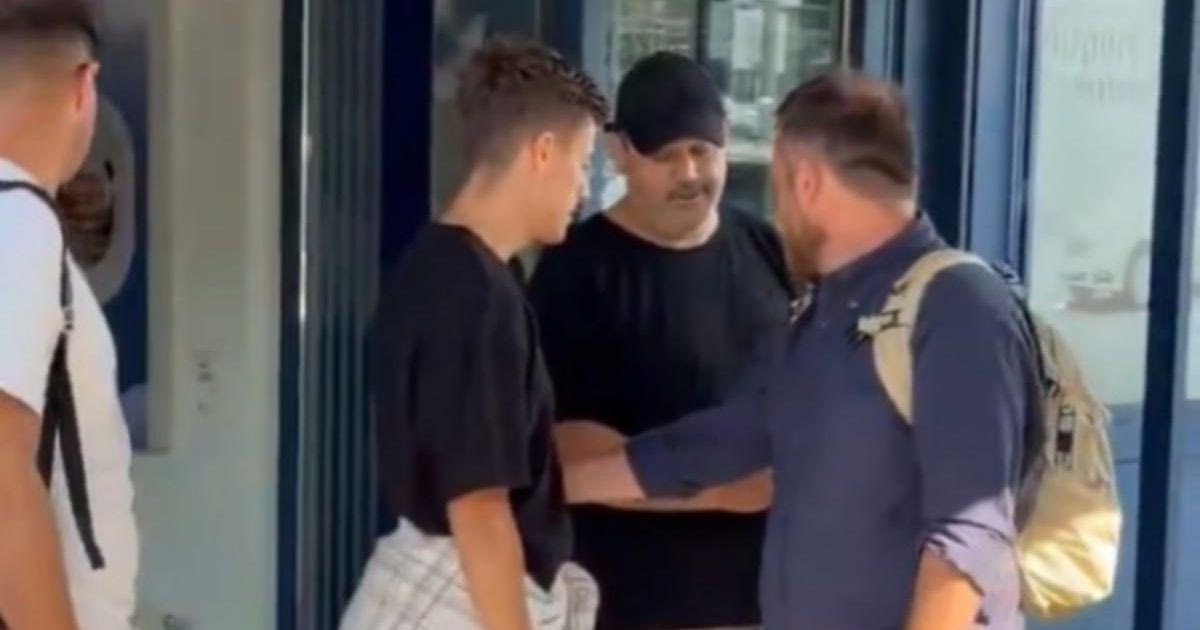 Ο Γιάννης Κωνσταντέλιας στο αεροδρόμιο του Ντόρτμουντ.