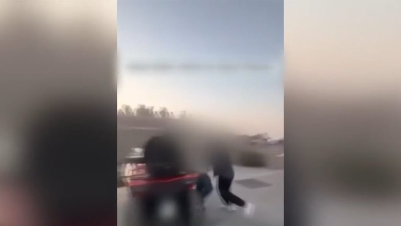 Ο οδηγός ταξί στην Πάρο ξυλοτυπά έναν ηλικιωμένο υπάλληλο.
